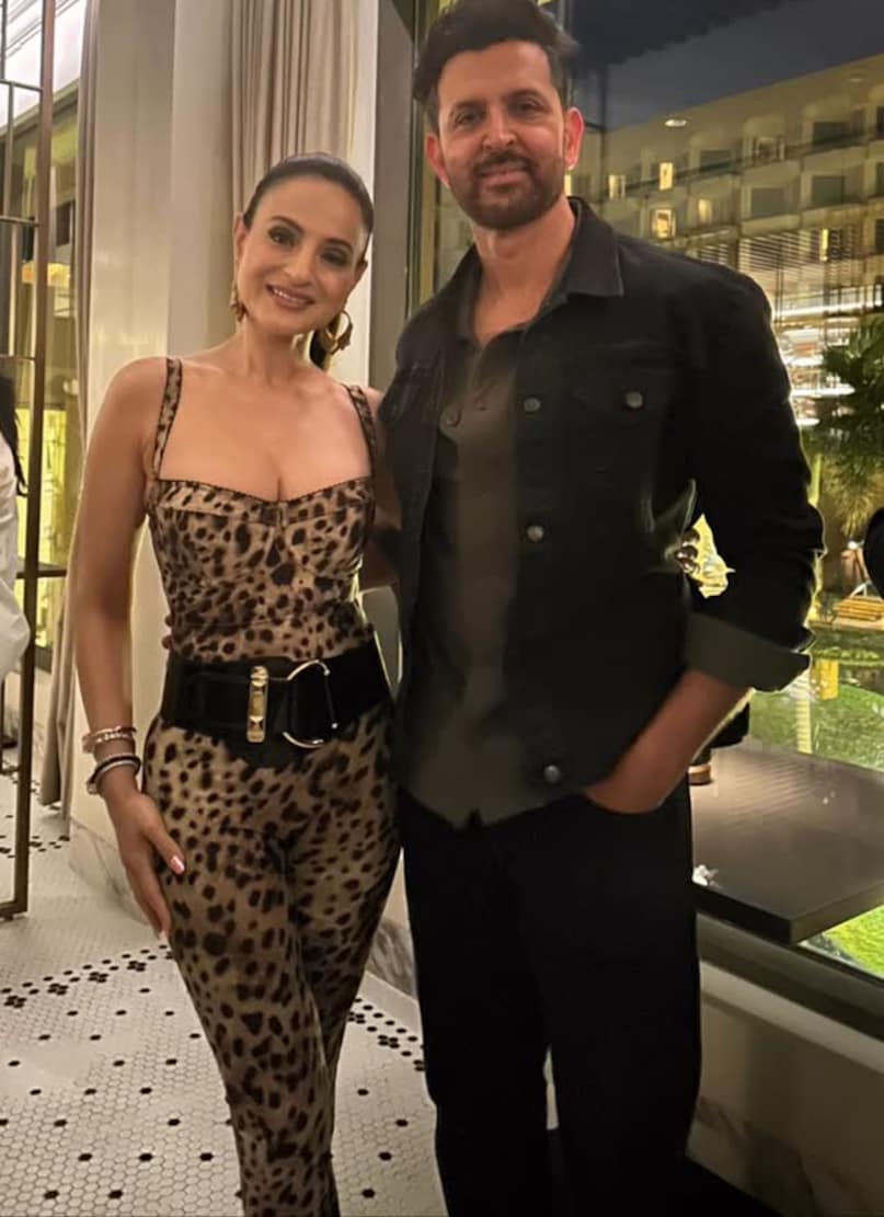 Amesesha hrithik Amesesha hrithik
