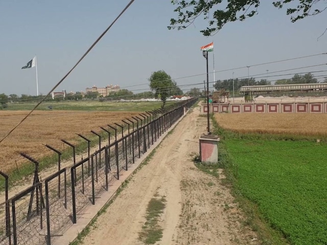 पाकिस्तान बॉर्डर पर बड़ा कांड, बरामद हुई ऐसी चीज, सबके उड़े होश पाकिस्तान बॉर्डर पर बड़ा कांड, बरामद हुई ऐसी चीज, सबके उड़े होश