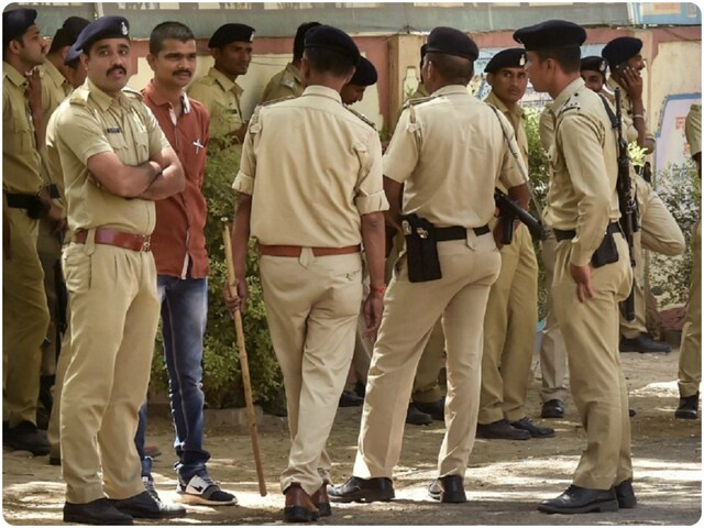 1 मोबाइल, 2 सिम, 15 वोटर ID. पुलिस की गिरफ्त में 'ऑपरेशन घोस्ट सिम' का किंगपिन