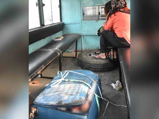प्रेमी के लिए पति-बच्चों को छोड़ नेपाल से आई महिला, फिर बैग में मिला शव प्रेमी के लिए पति-बच्चों को छोड़ नेपाल से आई महिला, फिर बैग में मिला शव