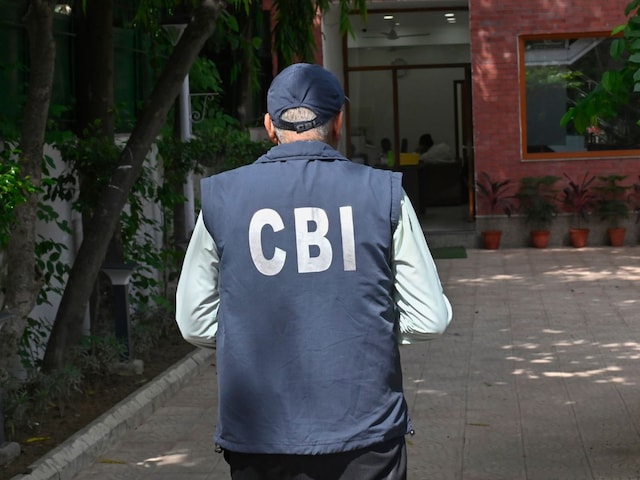 फर्जी GST बिलों से भरी फाइलें और सोने की ईंटों से घर! CBI ने दबोचा घोटालेबाज फर्जी GST बिलों से भरी फाइलें और सोने की ईंटों से घर! CBI ने दबोचा घोटालेबाज