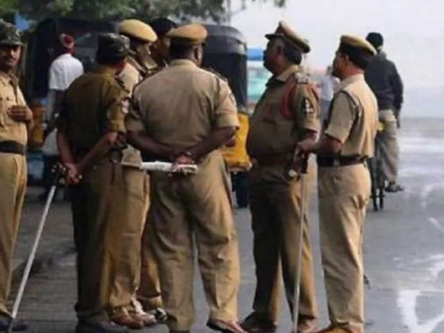 हिंदी-मराठी विवाद में सड़क पर MNS, पुलिस ने कई नेताओं को हिरासत में लिया