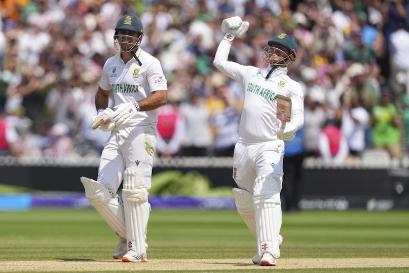 The final of the ICC World Test Championship between South Africa and Australia was played at the historic stadium in Lord's. Australia reached the finals for the second consecutive time but could not save her title. South Africa included Australia for 212 in the first innings and 207 runs in the second innings. In this way, he got a target of 282 runs to win, which he achieved by losing 5 wickets. The African team was dismissed for 138 runs in the first innings. This is the second ICC Trophy in South Africa. He had earlier won this trophy in 1998. (AP) The final of the ICC World Test Championship between South Africa and Australia was played at the historic stadium in Lord's. Australia reached the finals for the second consecutive time but could not save her title. South Africa included Australia for 212 in the first innings and 207 runs in the second innings. In this way, he got a target of 282 runs to win, which he achieved by losing 5 wickets. The African team was dismissed for 138 runs in the first innings. This is the second ICC Trophy in South Africa. He had earlier won this trophy in 1998. (AP)