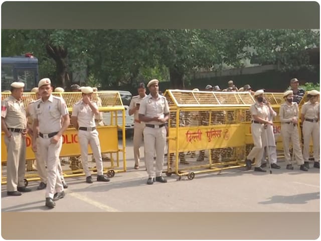 बाइक पर सवार थे बदमाश, पुलिस ने जैस ही रुकने को कहा, गोलियों से गूंज उठा इलाका बाइक पर सवार थे बदमाश, पुलिस ने जैस ही रुकने को कहा, गोलियों से गूंज उठा इलाका