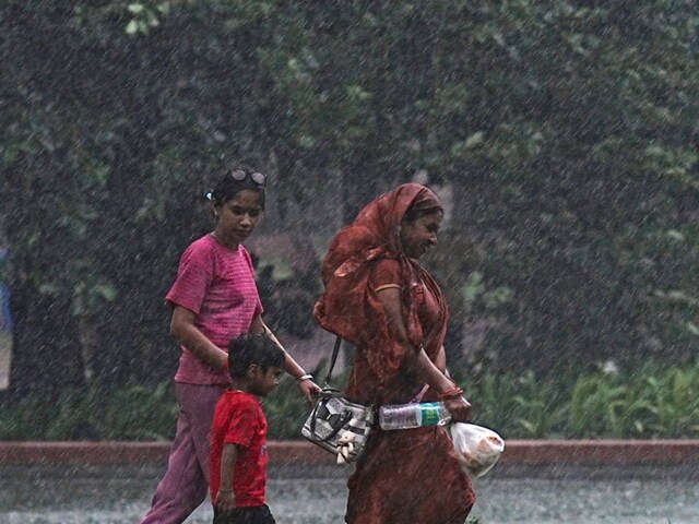 मानसून की बढ़ी रफ्तार, झारखंड से राजस्थान तक बारिश का कहर, जानें दिल्ली का हाल