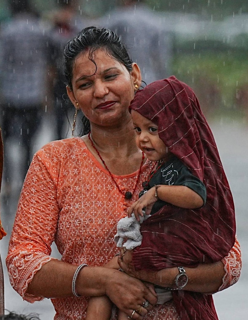 delhi weather, delhi rain today, delhi rain news, delhi rain heat relief, delhi mein barish ka photo, दिल्ली में बारिश हो रही है या नहीं, दिल्ली में बारिश का मौसम, दिल्ली मौसम अपडेट, दिल्ली में कल मौसम कैसा रहेगा, दिल्ली वेदर न्यूज़, News about मौसम, News about दिल्ली
