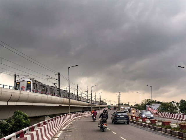 3 दिन से सिर्फ बादल, दिल्ली को कब भिगोएगा मानसून? IMD ने जारी किया HIGH ALERT 3 दिन से सिर्फ बादल, दिल्ली को कब भिगोएगा मानसून? IMD ने जारी किया HIGH ALERT