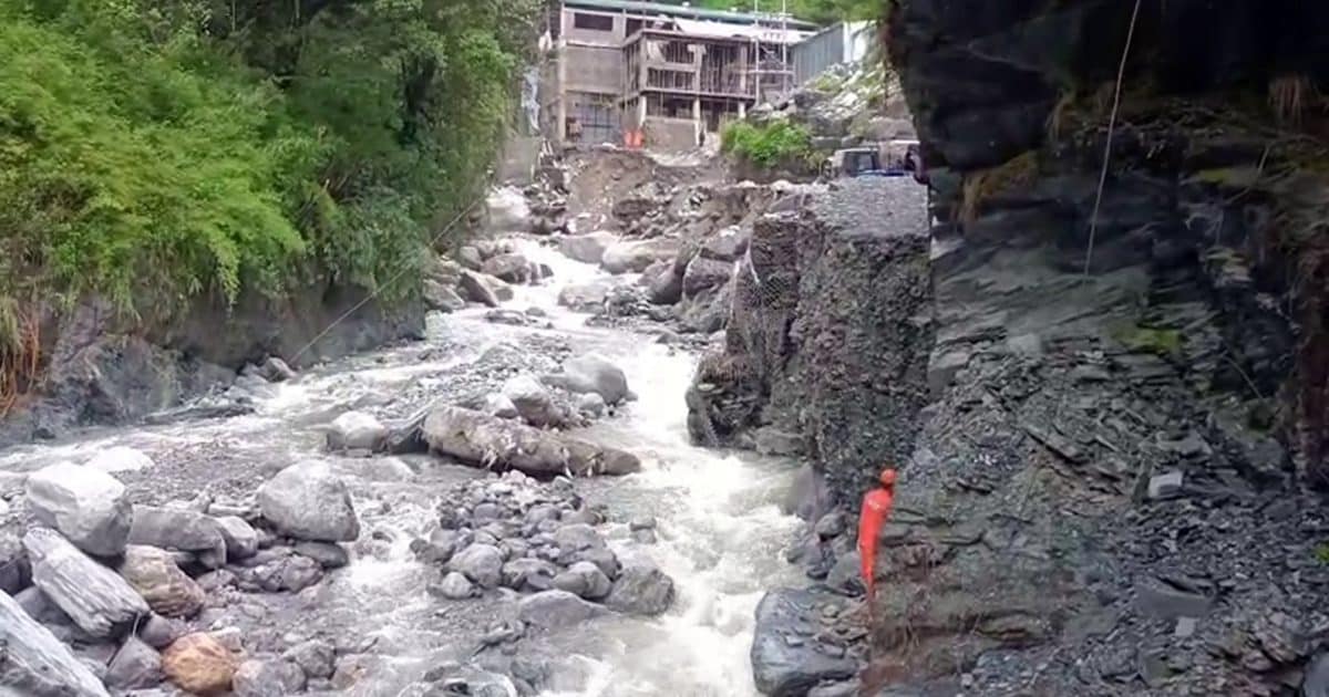 Dharamshala Flood| Dharamshala Flood Latest News| धर्मशाला में फ्लैश फ्लड, अब तक 5 मजदूरों के शव बरामद, 3 की तलाश, फिर से भारी बारिश के अलर्ट ने बढ़ाई चिंता