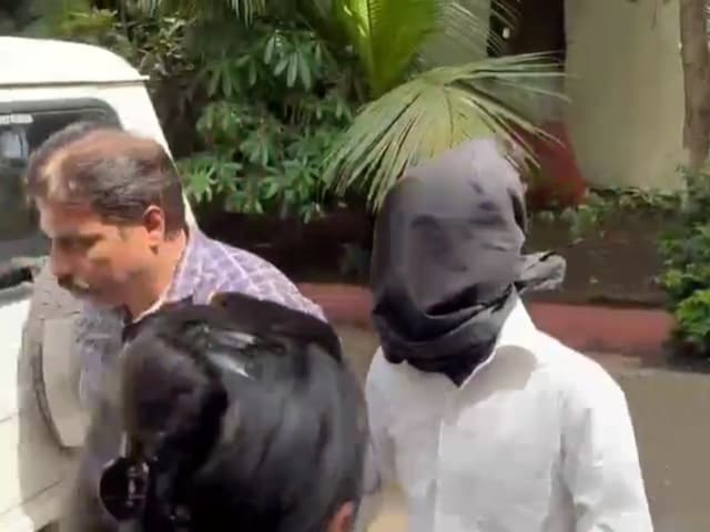 'प्रीति' के जाल में फंसा इंजीनियर रवि, नौसेना के राज पाकिस्तान को बेचता रहा 'प्रीति' के जाल में फंसा इंजीनियर रवि, नौसेना के राज पाकिस्तान को बेचता रहा