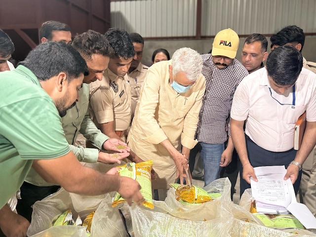 एक्शन में मंत्री, प्रदेश में हड़कंप... नकली खाद फैक्ट्रियों का नकेल, 14 सीज... एक्शन में मंत्री, प्रदेश में हड़कंप... नकली खाद फैक्ट्रियों का नकेल, 14 सीज...