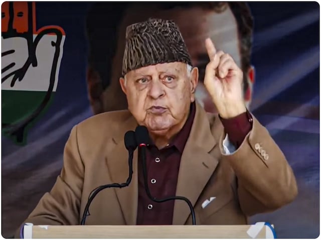 बाबा नगरी पहुंचे फारूक अब्दुल्ला, कहा- अमरनाथ यात्रा से यह संदेश जाएगा कि... बाबा नगरी पहुंचे फारूक अब्दुल्ला, कहा- अमरनाथ यात्रा से यह संदेश जाएगा कि...