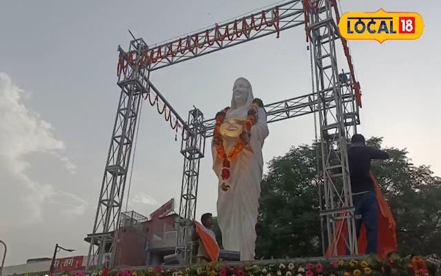 Prayagraj News: 300 साल बाद संगम तट पर लौटीं अहिल्याबाई होल्कर, गंगा के किनारे Prayagraj News: 300 साल बाद संगम तट पर लौटीं अहिल्याबाई होल्कर, गंगा के किनारे