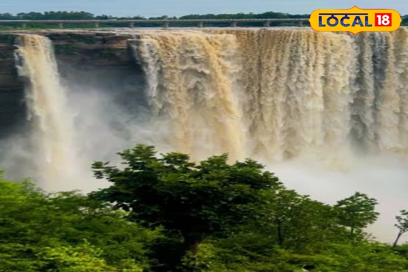 The biggest waterfall of Madhya Pradesh is to raise. The biggest waterfall of Madhya Pradesh is to raise.