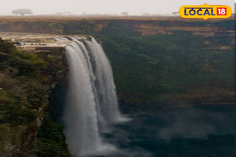 This is a beautiful scene of Rewa's Kyoti waterfall.