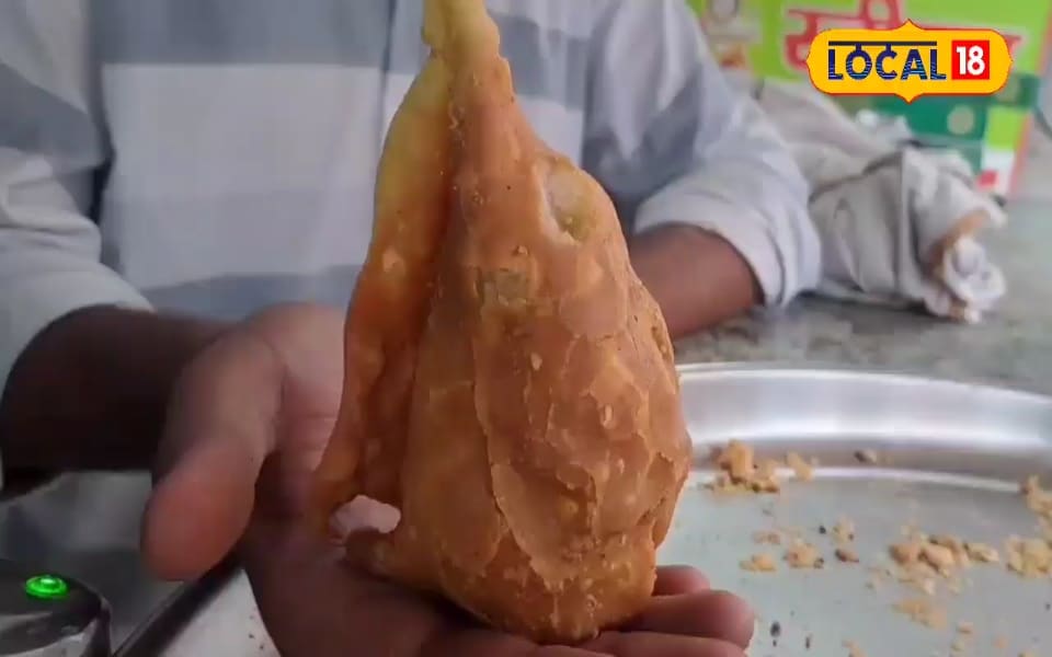 Famous Samosa: इस पनीर समोसे का हर कोई है दीवाना, 1 पीस में भर जाएगा पेट, स्वाद के दीवानों की लगती है लाइन