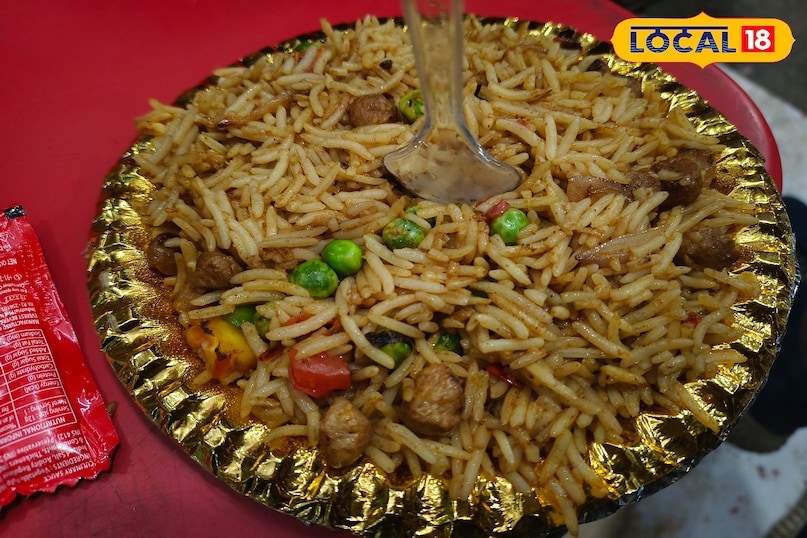 Food: फर्रूखाबाद में यहां के फ्राइड राइस के दीवाने है लोग, दूर-दूर से चखने आते हैं स्वाद Food: फर्रूखाबाद में यहां के फ्राइड राइस के दीवाने है लोग, दूर-दूर से चखने आते हैं स्वाद