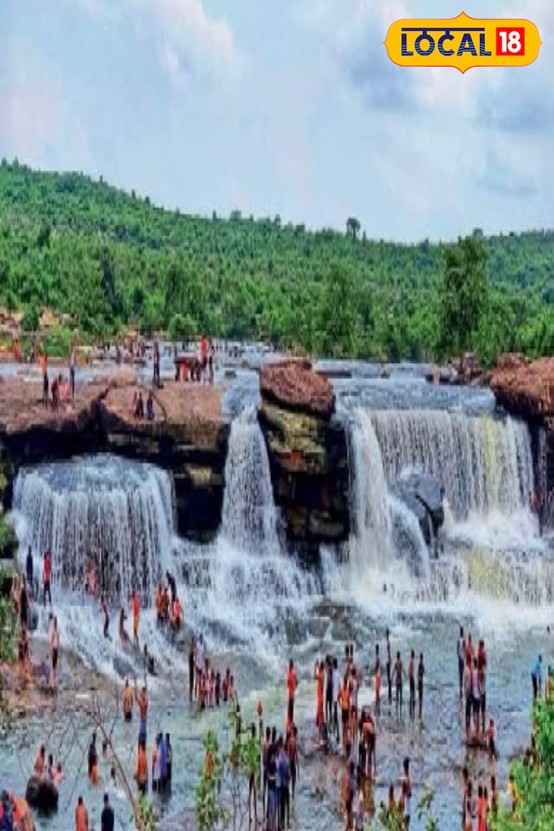 Falling waterfall among green litigants-the real identity of Manjhar Kund.