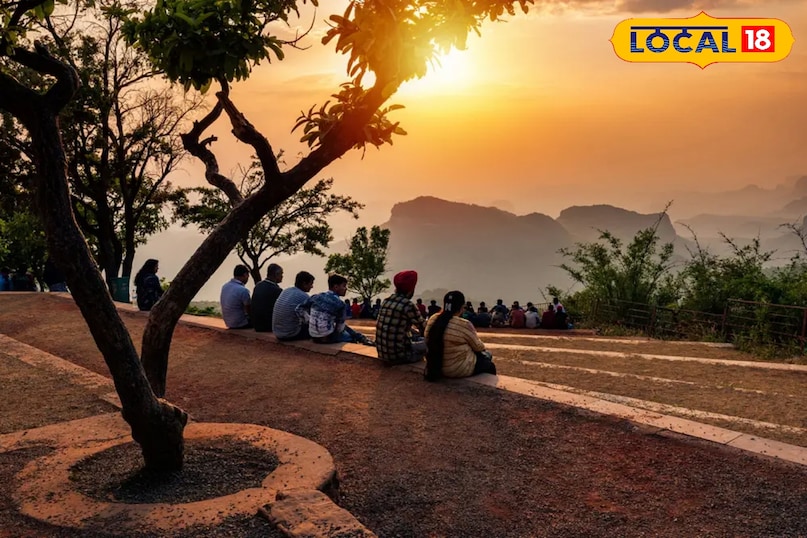 MP femous tourist place, Monsoon travel to Pachmarhi, Pachmarhi tourist place, Best hill station in Pachmarhi, Pachmarhi vs Shimla vs Manali, local18, panchmarhi letest news, Khargone letest news, Madhya Pradesh hindi news MP femous tourist place, Monsoon travel to Pachmarhi, Pachmarhi tourist place, Best hill station in Pachmarhi, Pachmarhi vs Shimla vs Manali, local18, panchmarhi letest news, Khargone letest news, Madhya Pradesh hindi news