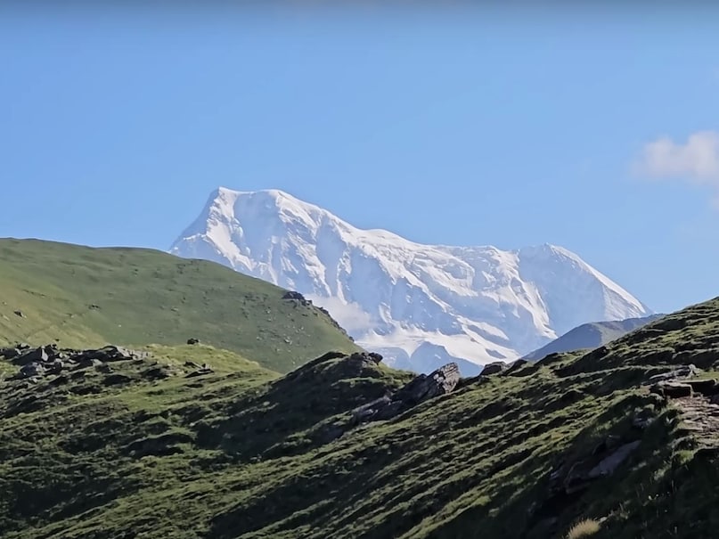 Where is Aali-Bedni Bugyal Located?