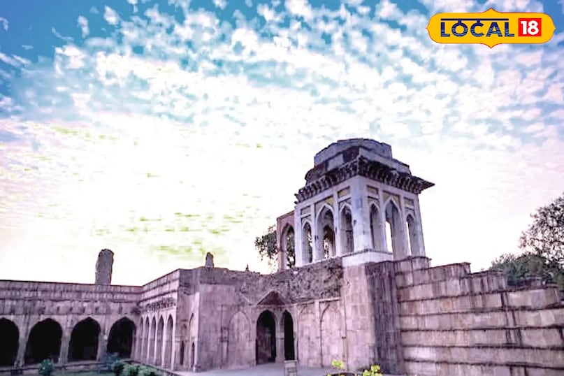 MP का मांडवगढ़ किला, MP में महलों की नगरी, Mandu rainy season tourism, Mahals in Mandu MP, local18, khargone letest news, Madhya Pradesh hindi news, Dhar letest news