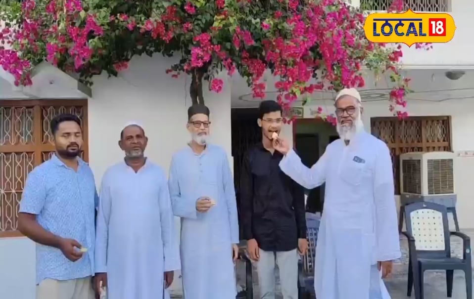 Success Story: मऊ में बुनकर का बेटा बनेगा डॉक्टर, पहले ही प्रयास में पास किया नीट का परीक्षा, जानें सफलता का राज