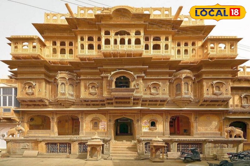 Tourists come to Jaisalmer Tourists come to Jaisalmer