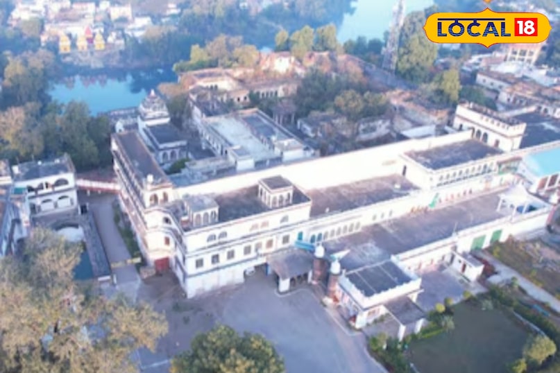 किला के दरवाजे भी मनमोहक. किला के दरवाजे भी मनमोहक.