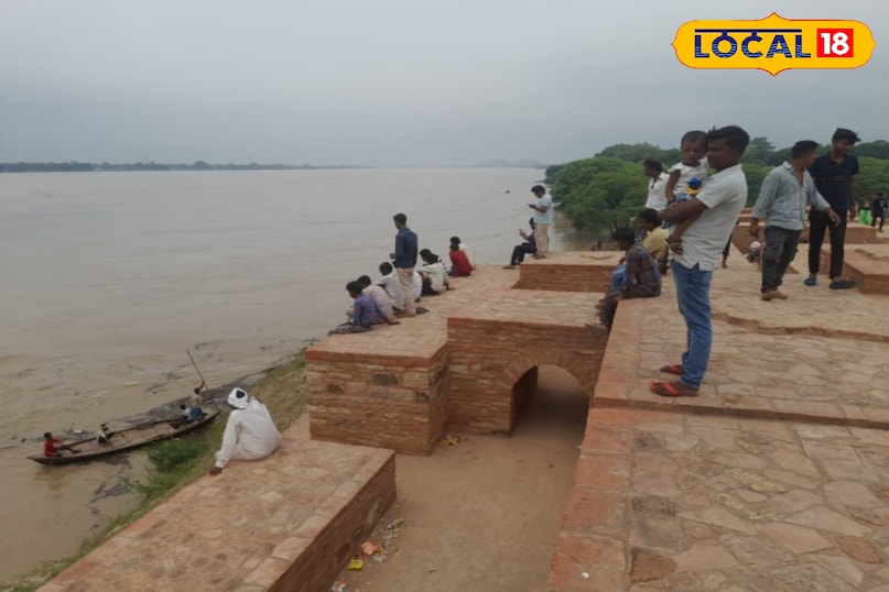 कौशाम्बी के बौद्ध नगर यमुना नदी के किनारे बसा है कौशाम्बी के बौद्ध नगर यमुना नदी के किनारे बसा है