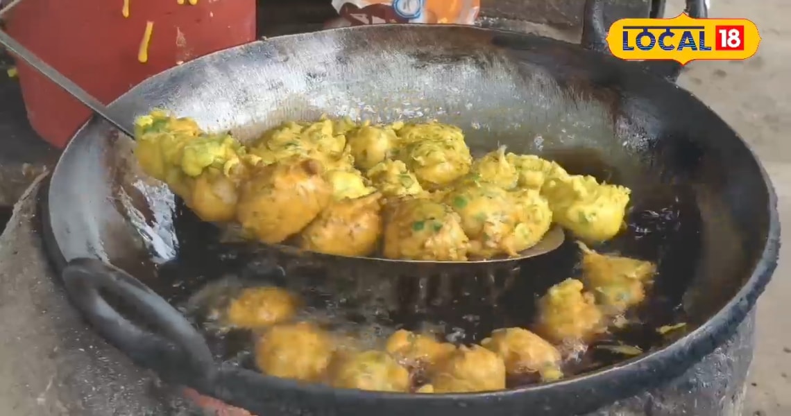 स्वाद का बाप है ये मूंग दाल पकौड़ा, गुड़ की चटनी और मसालेदार तड़के से तैयार