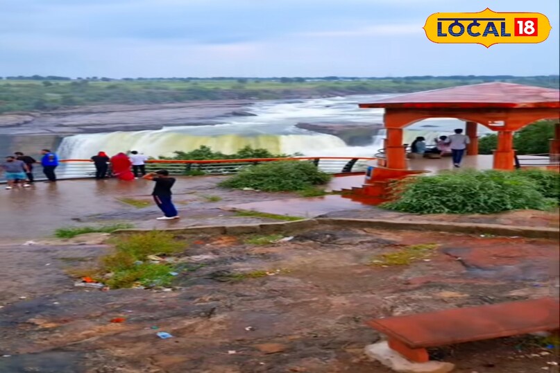 जलप्रपात के नजदीक ना जाएं.