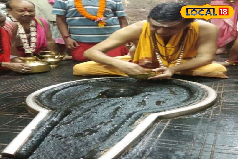 Along with being Jyotirlinga, it is also Shaktipeeth.