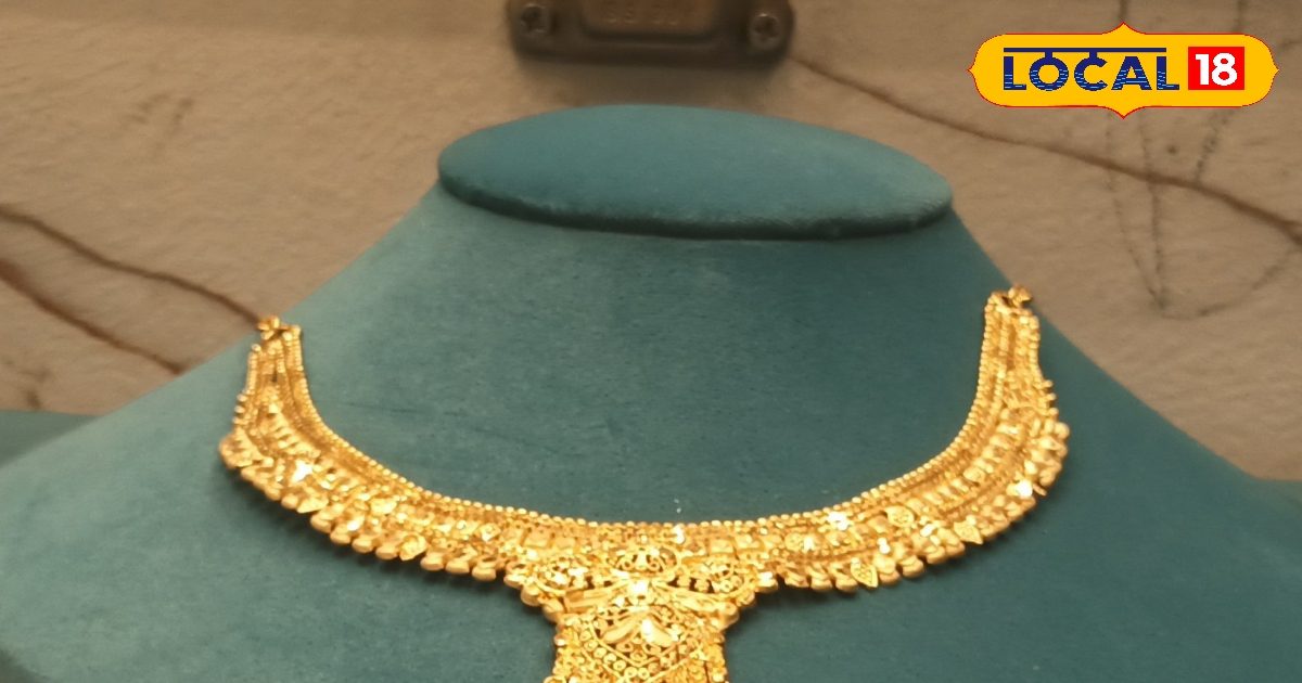 Gold Silver Price in Varanasi: सोने के दाम में 930 रुपये सस्ता, चांदी के भाव स्थिर, जानिए मार्केट में आज का रेट
