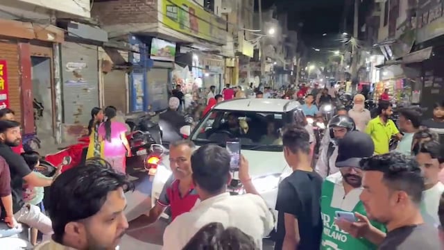 'यहां से एलईडी निकालें ...', आईपीएल मैच के दौरान हंगामा, दुकानदार ने 4 गोलियां दीं 'यहां से एलईडी निकालें ...', आईपीएल मैच के दौरान हंगामा, दुकानदार ने 4 गोलियां दीं