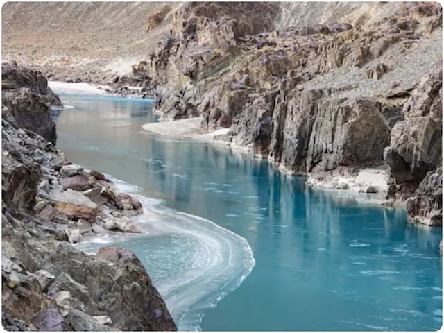 सिंधु समझौता तो रद्द, लेकिन उसके पानी पर किसका हक? अब्दुल्ला के बयान से हंगामा सिंधु समझौता तो रद्द, लेकिन उसके पानी पर किसका हक? अब्दुल्ला के बयान से हंगामा