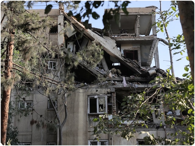 दिन में 10 बार फोन कर पूछ रहे हालचाल, ईरान में पढ़ रहे कश्मीरी छात्रों का दर्द दिन में 10 बार फोन कर पूछ रहे हालचाल, ईरान में पढ़ रहे कश्मीरी छात्रों का दर्द