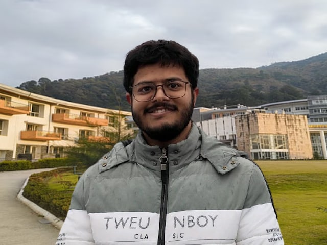 न गिरने की जिद थी, न थमने का इरादा, JEE में लहराया परचम, अब कर रहे हैं ये काम न गिरने की जिद थी, न थमने का इरादा, JEE में लहराया परचम, अब कर रहे हैं ये काम