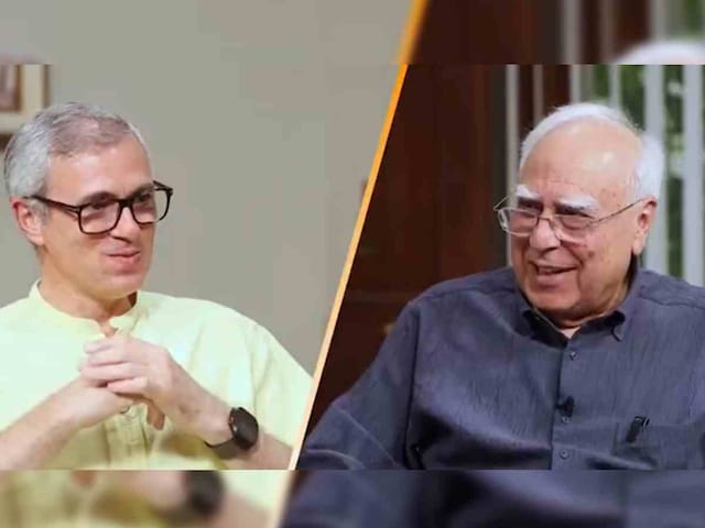 जो ट्रंप दोस्त से दोस्ती नहीं निभाता... उमर ने खोल दिए सिब्बल के धागे जो ट्रंप दोस्त से दोस्ती नहीं निभाता... उमर ने खोल दिए सिब्बल के धागे