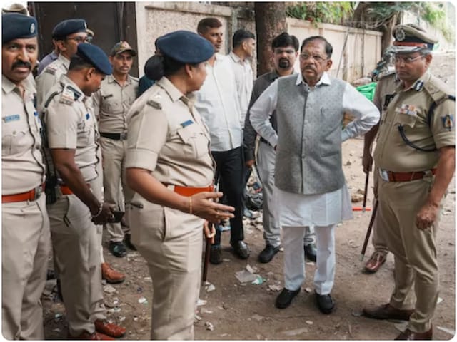 पुलिस चेतावनी के बावजूद सिद्धारमैया सरकार ने क्यों होने दी RCB विक्ट्री परेड? पुलिस चेतावनी के बावजूद सिद्धारमैया सरकार ने क्यों होने दी RCB विक्ट्री परेड?