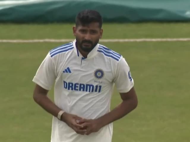 भारतीय गेंदबाज का इंग्लैंड में कातिलाना गेंदबाजी, 4 ओवर में 4 विकेट! भारतीय गेंदबाज का इंग्लैंड में कातिलाना गेंदबाजी, 4 ओवर में 4 विकेट!