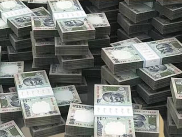 संविदा कर्मचारी ने किया 'खेला', सरकारी योजनाओं के पैसों से भरा पत्नी का अकांउट संविदा कर्मचारी ने किया 'खेला', सरकारी योजनाओं के पैसों से भरा पत्नी का अकांउट
