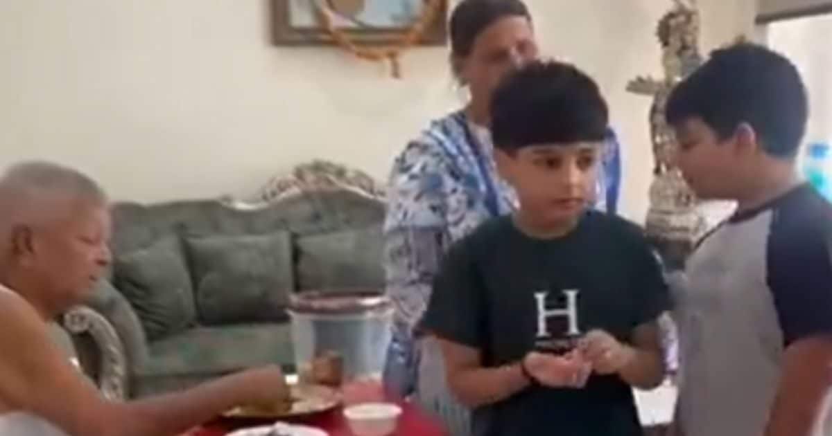 lalu yadav unique style on fathers day grandchildren stand in line and gave blessings with sattu watch video : फादर्स डे 2025: लालू यादव का सत्तू वाला आशीर्वाद बना खास पल.