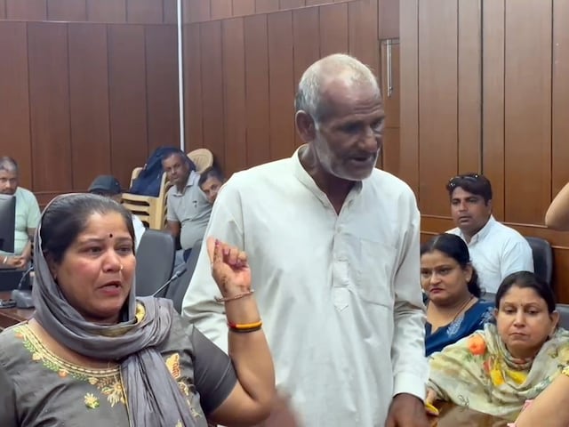 18 साल तक लिव-इन में रहे, 2 बच्चे भी हैं, अब बुजुर्ग बोल-महिला से पीछा छुड़वाओ 18 साल तक लिव-इन में रहे, 2 बच्चे भी हैं, अब बुजुर्ग बोल-महिला से पीछा छुड़वाओ