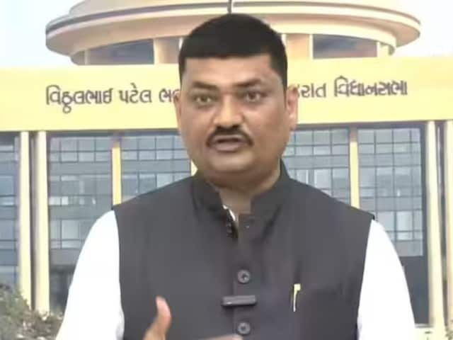 बीजेपी से पटेल वोट छिनने के चक्कर में फंसे केजरीवाल, बड़े दलित नेता की नाराजगी