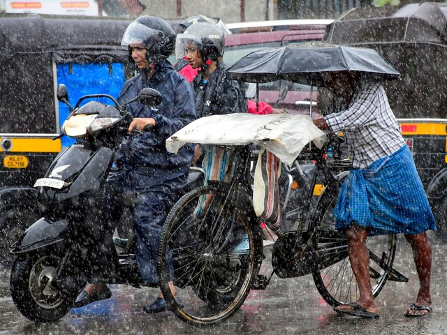 LIVE : महाराष्ट्र में मूसलाधार बारिश, दिल्लीवालों को IMD ने दे दी गुड न्यूज