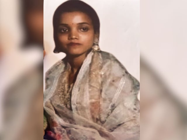 रात में प्रेमिका का फोन आता था बिजी, प्रेमी को हुआ शक, मिलने आई गर्लफ्रेंड तो. रात में प्रेमिका का फोन आता था बिजी, प्रेमी को हुआ शक, मिलने आई गर्लफ्रेंड तो.