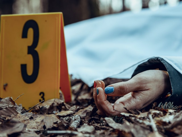 पहले दबाया गला, फिर सिर कर दिया धड़ से अलग, मां ने 17 साल की बेटी को... पहले दबाया गला, फिर सिर कर दिया धड़ से अलग, मां ने 17 साल की बेटी को...