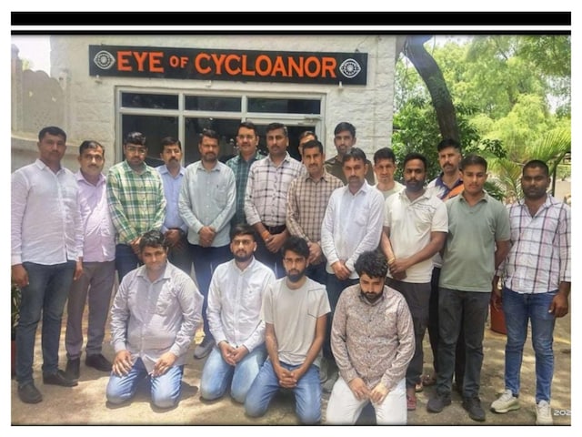 ऑपरेशन शकीरा: कैसे राकेश मातवाला पॉप गीतों के शौकीन बन गए ऑपरेशन शकीरा: कैसे राकेश मातवाला पॉप गीतों के शौकीन बन गए