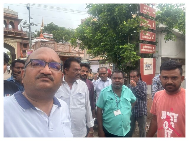 ऐसे ही काम चलेगा? सुनते ही BJP विधायक ने ली सेल्फी, 3 कर्मचारी के साथ हुआ कांड