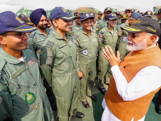 'रक्षा शक्ति' के 11 साल, पीएम मोदी बोले- आत्मनिर्भर बनने पर पूरा ध्यान 'रक्षा शक्ति' के 11 साल, पीएम मोदी बोले- आत्मनिर्भर बनने पर पूरा ध्यान