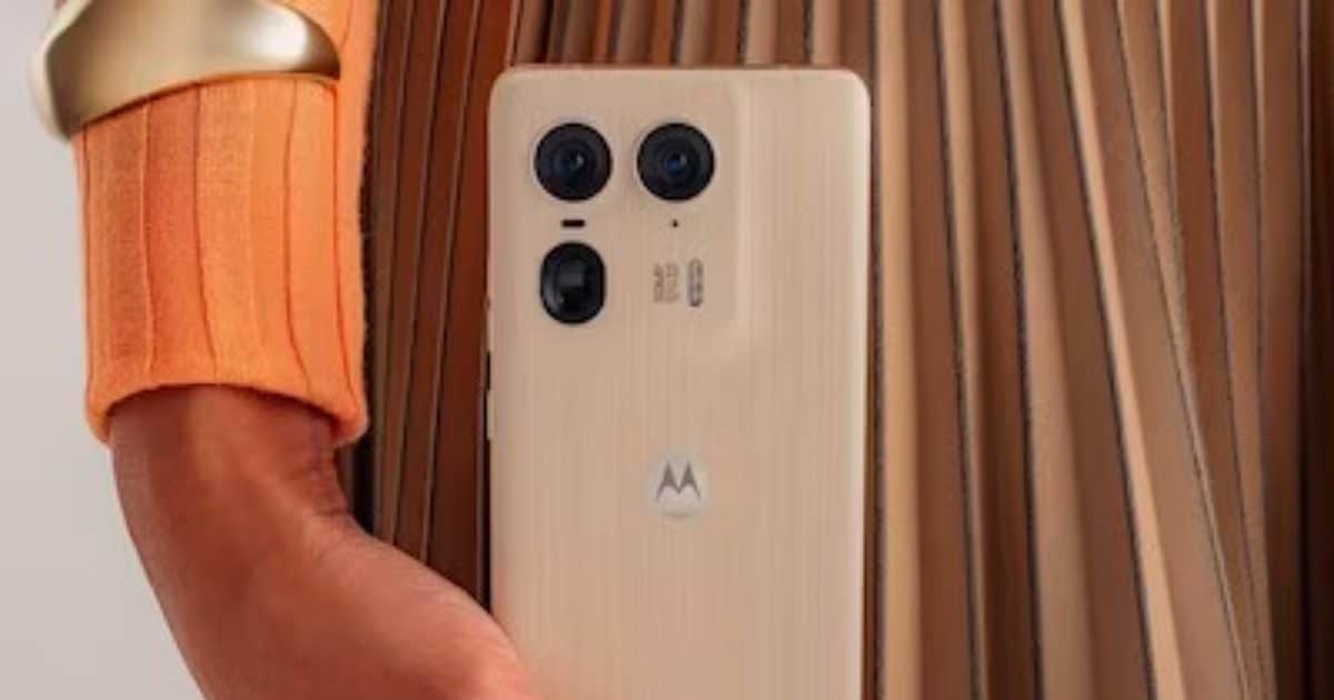 Tach – 1.5K pOLED ड‍िस्‍प्‍ले, 125W चार्ज‍िंग सपोर्ट और फ्लैगश‍िप फीचर वाले Motorola Edge 50 Ultra फोन पर आया धमाकेदार ऑफर, कीमत ग‍िरी धड़ाम
